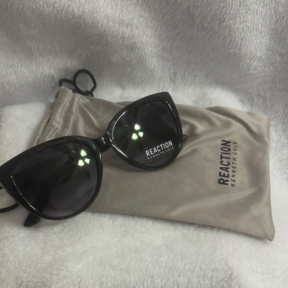 Kenneth Cole Reaction Glossy Black Sunglasses